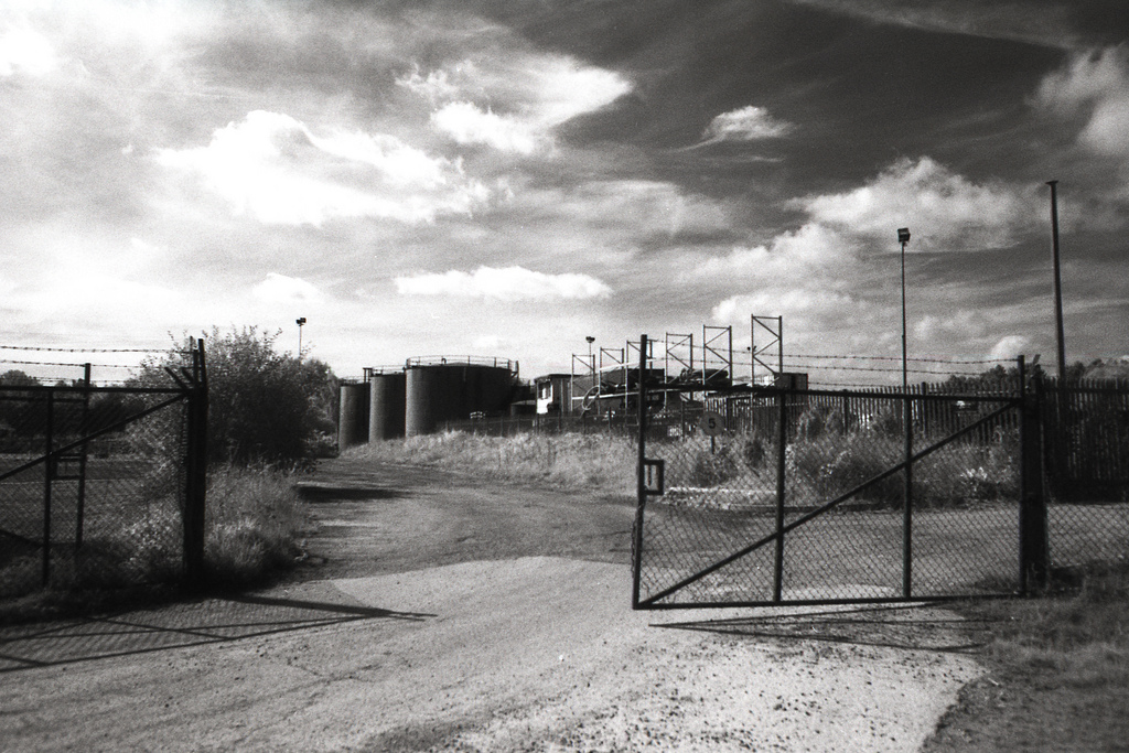 Fleet Lane Depot - Praktica TL-5B and Konica IR 750, red filter - 1/30s, f/8, EI 6