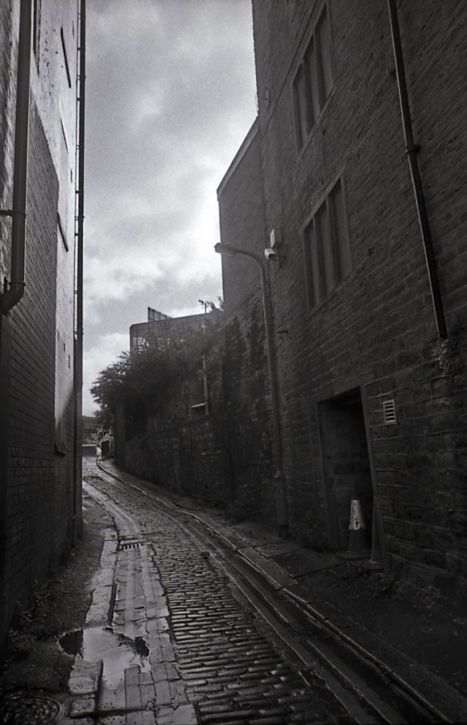 Alleyway - Praktica TL-5B with Vivitar 28mm f/2.5 and Lucky 100 SHD